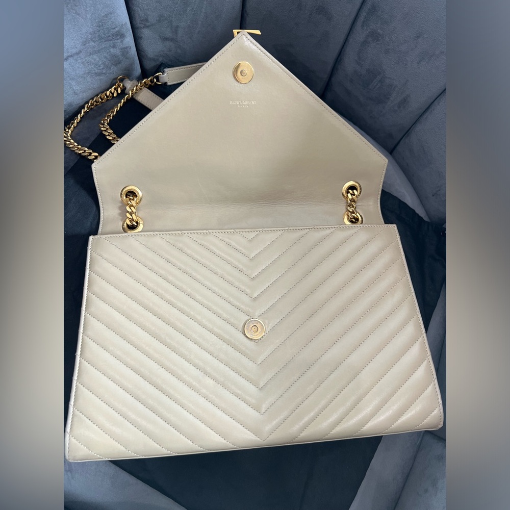 Sold. Yves Saint Laurent Classic Monogram Envelope tote and shoulder bag - Picture 6 of 17